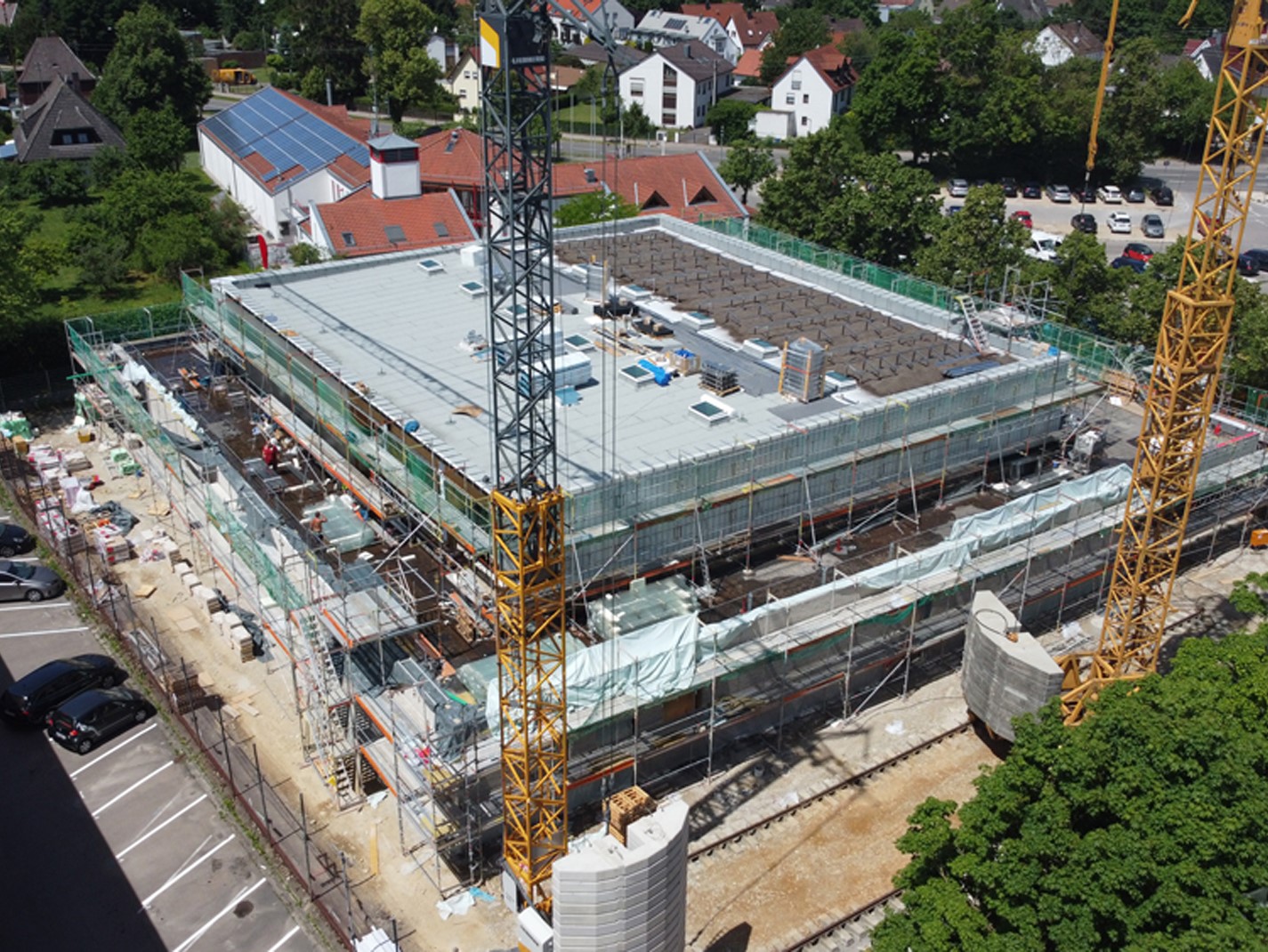 Luftaufnahme Förderschule Friedberg: Die Bauarbeiten sind in vollem Gange
