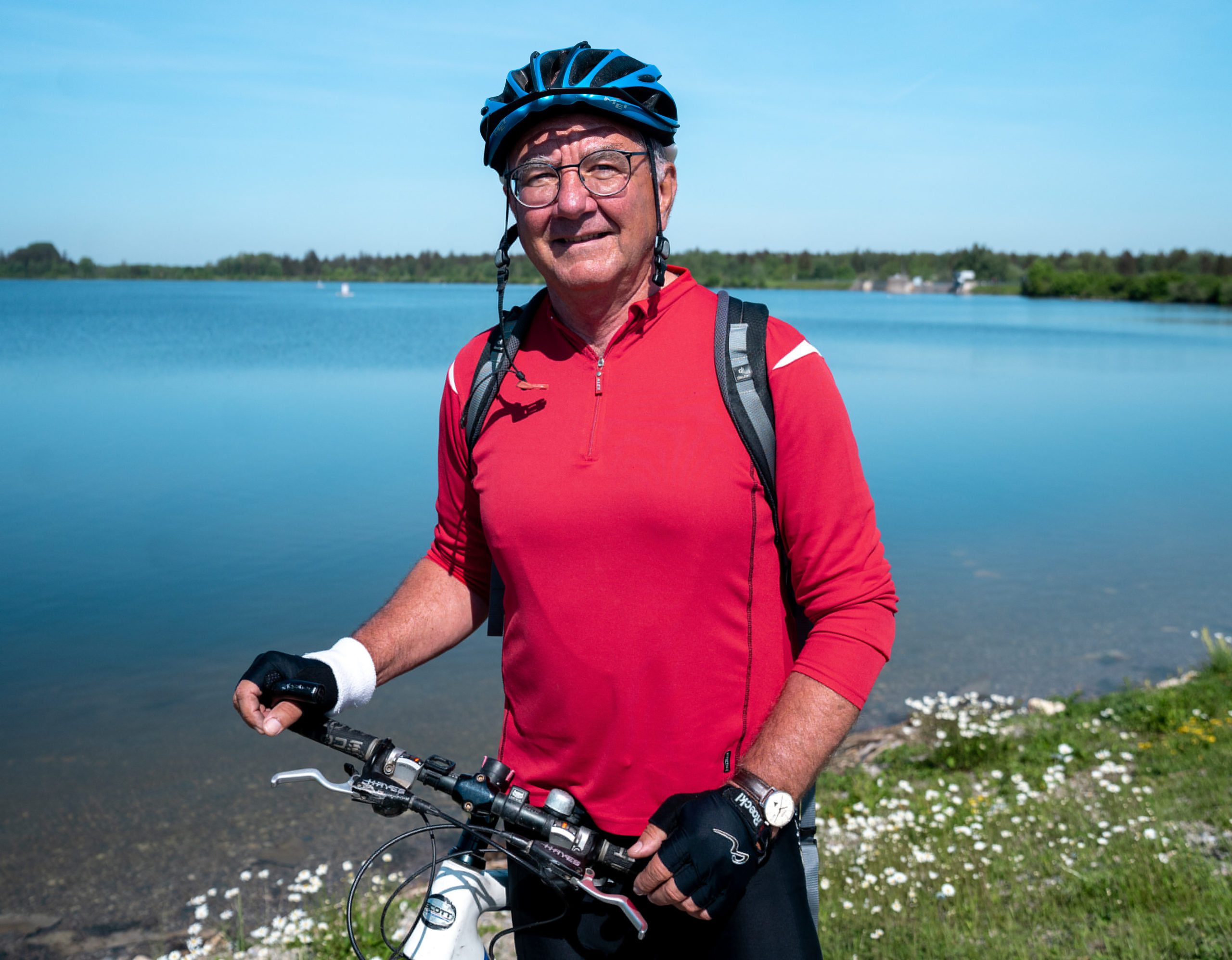 Dr. Walter Eschle mit seinem Fahrrad am Mandichosee