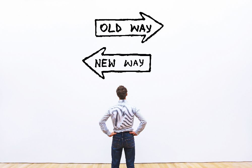 Symbolbild: old way vs new way