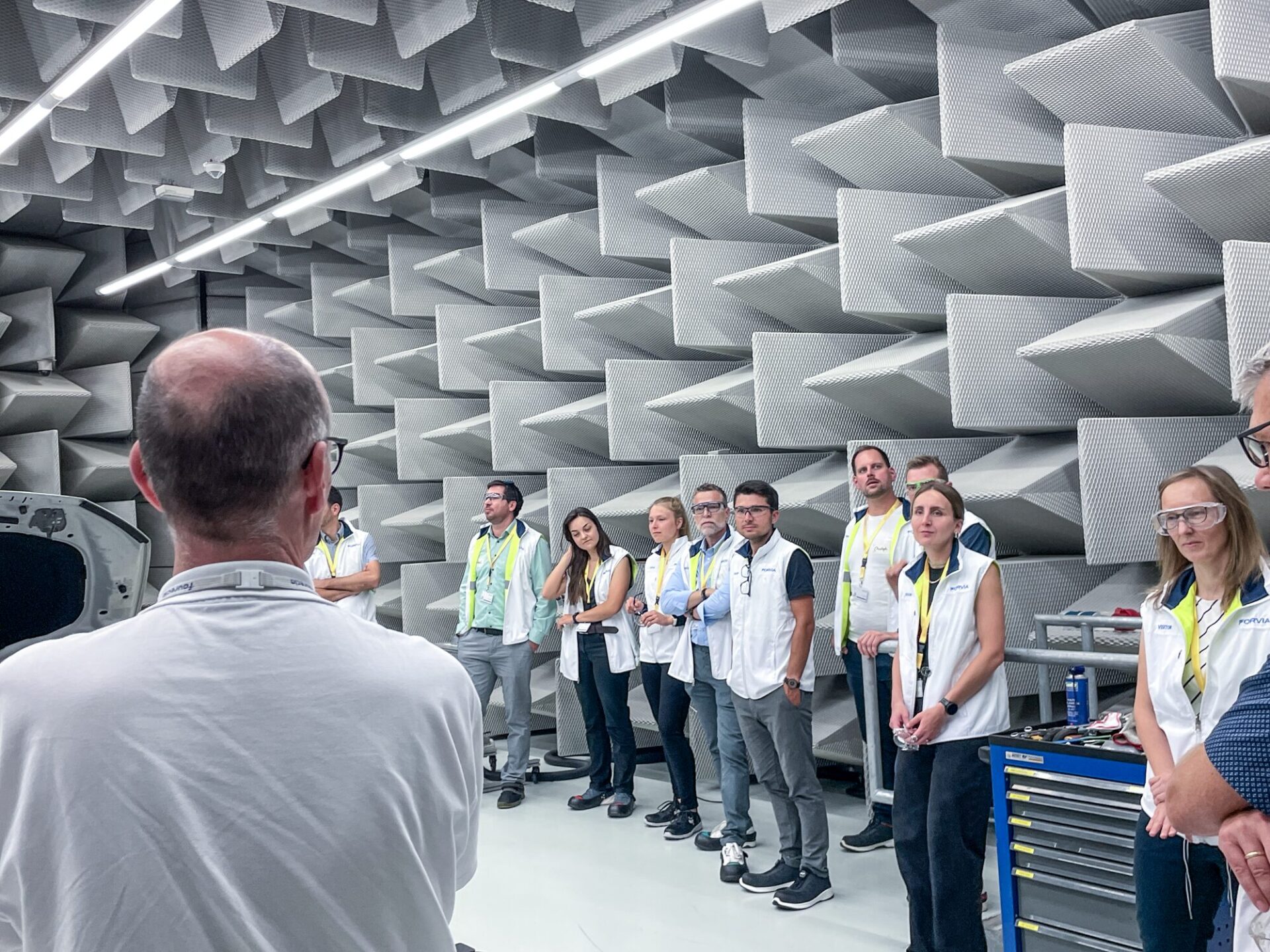 FORVIA Allrad Akustik Rollenprüfstand