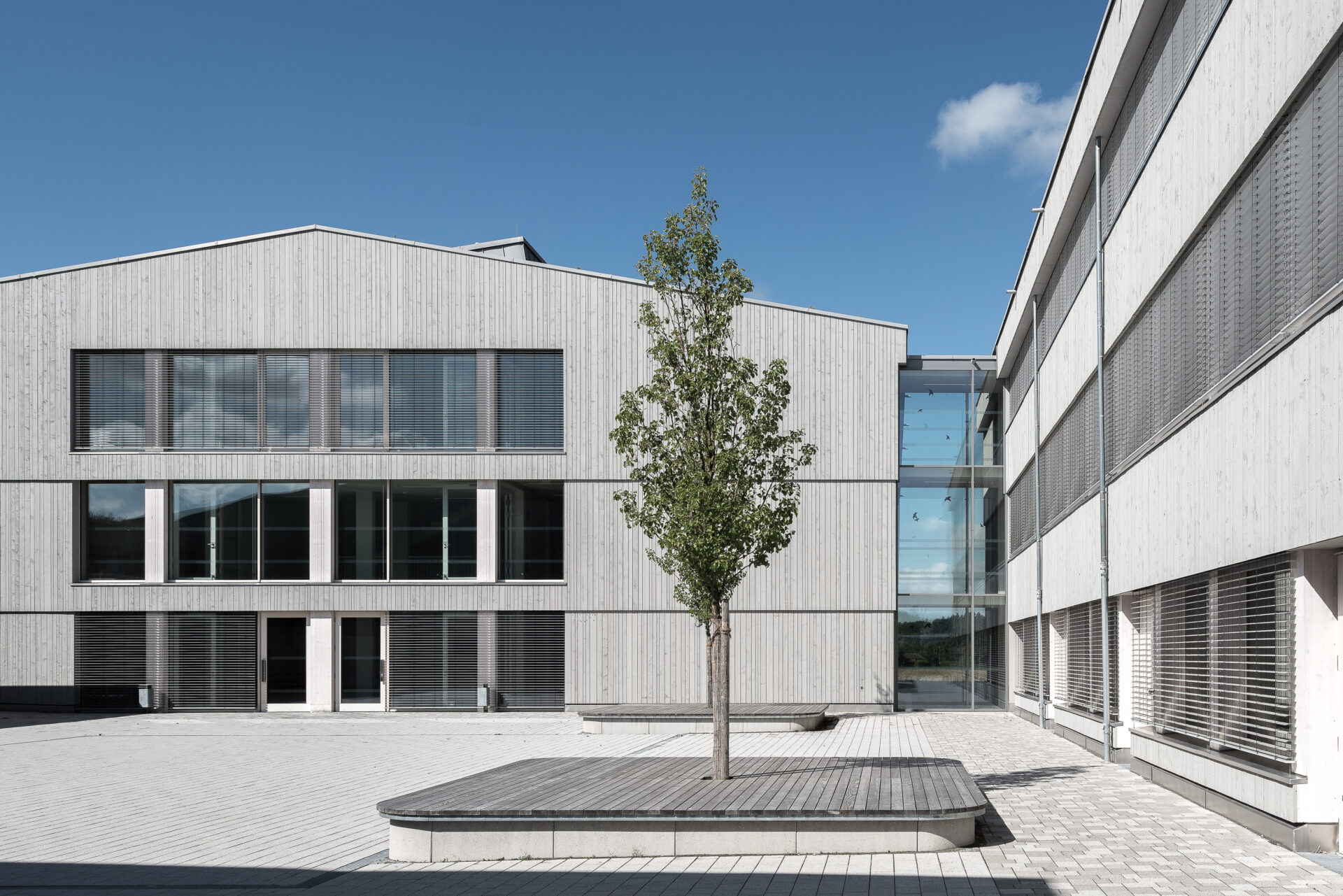 Schmuttertal-Gymnasium Diedorf mit Farben von KEIM bemalt